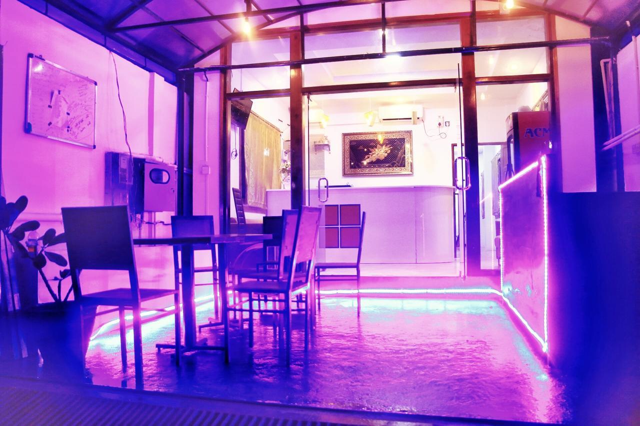 The Lodge Yangon Poshtel Exterior photo