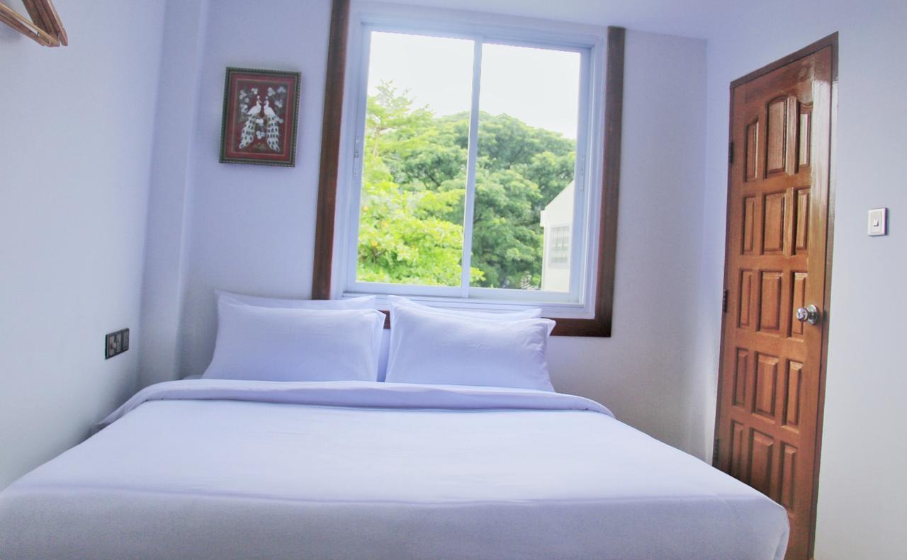The Lodge Yangon Poshtel Exterior photo