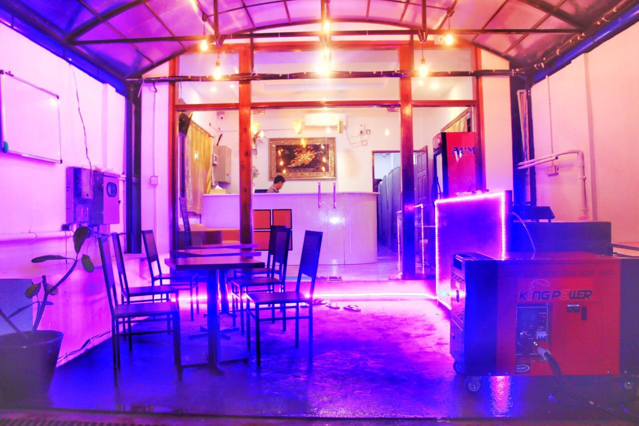 The Lodge Yangon Poshtel Exterior photo