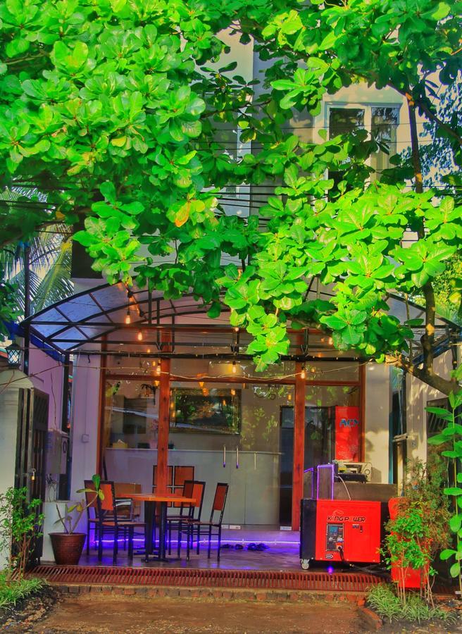 The Lodge Yangon Poshtel Exterior photo