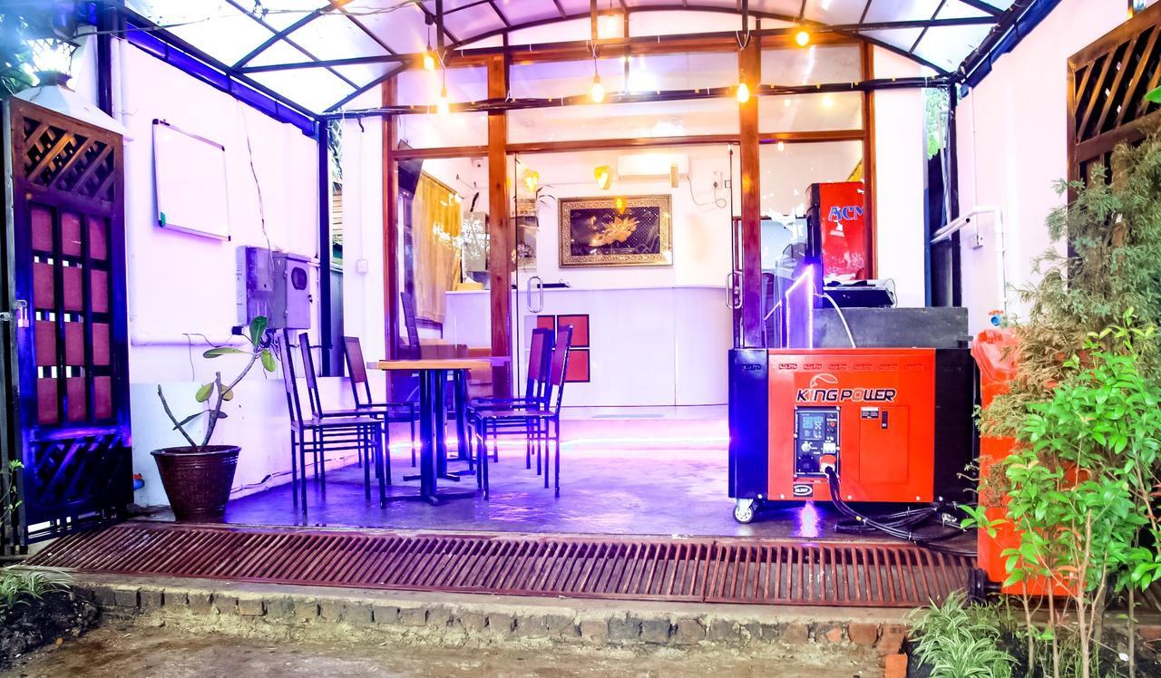 The Lodge Yangon Poshtel Exterior photo