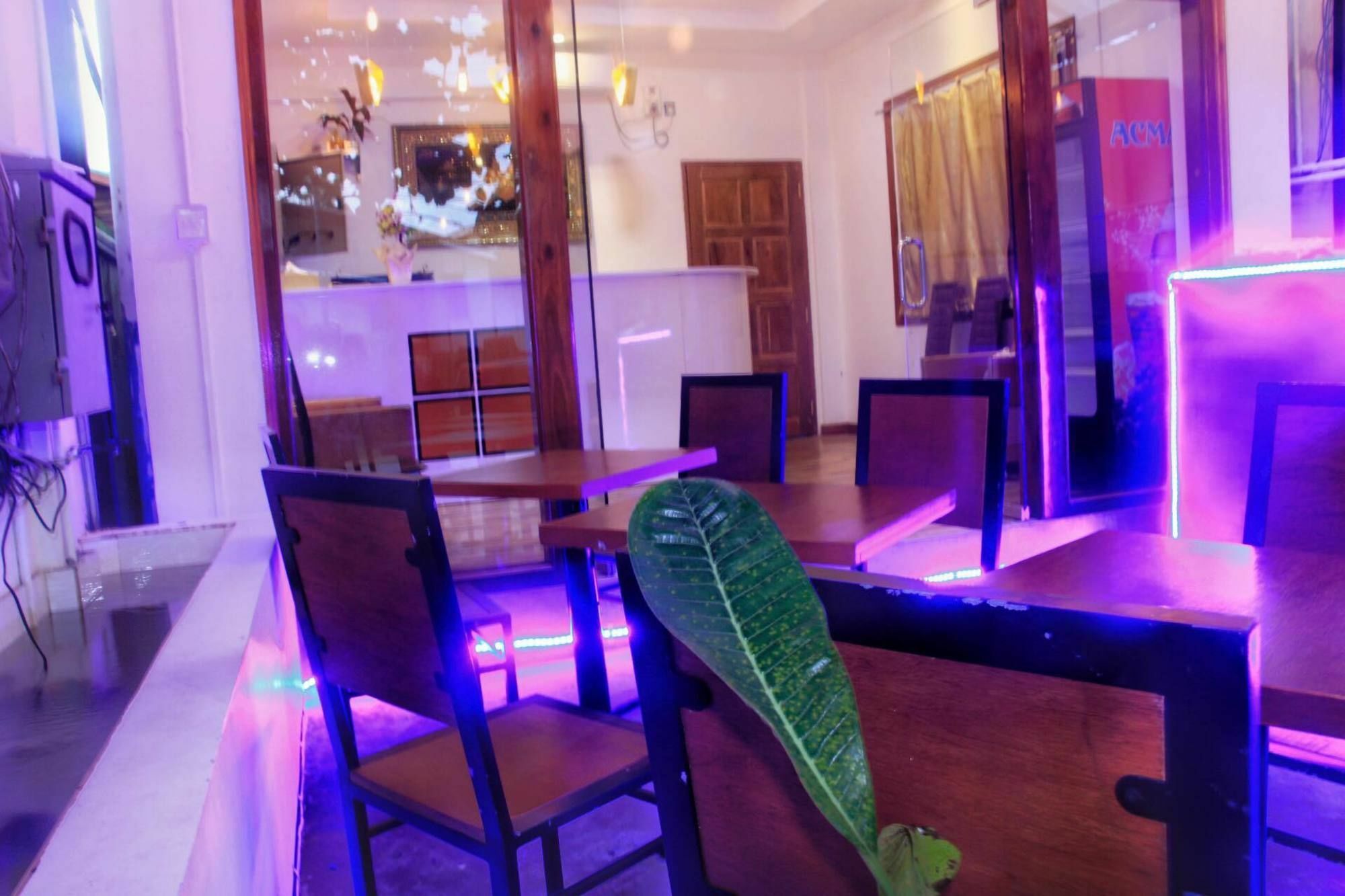 The Lodge Yangon Poshtel Exterior photo