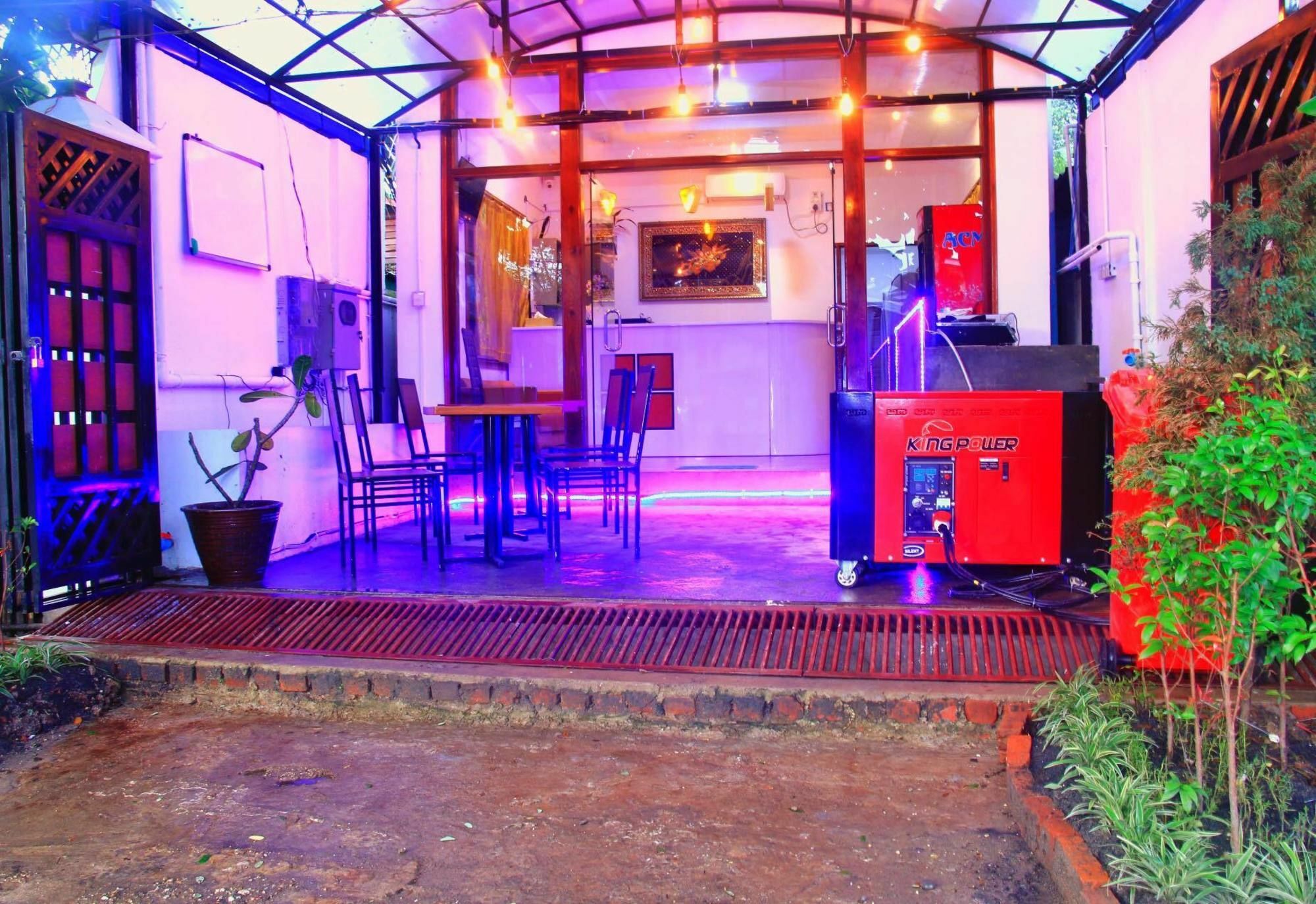 The Lodge Yangon Poshtel Exterior photo